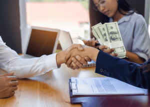 Người làm tự do, thu nhập không cố định có chứng minh vay được không