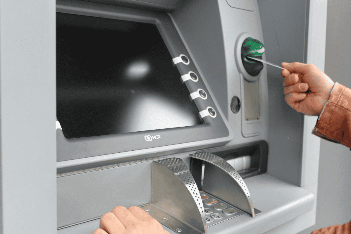 Cách tăng hạn mức rút tiền ATM Techcombank