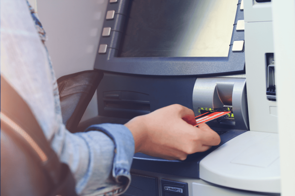 Hướng dẫn cách rút tiền thẻ visa tại ATM