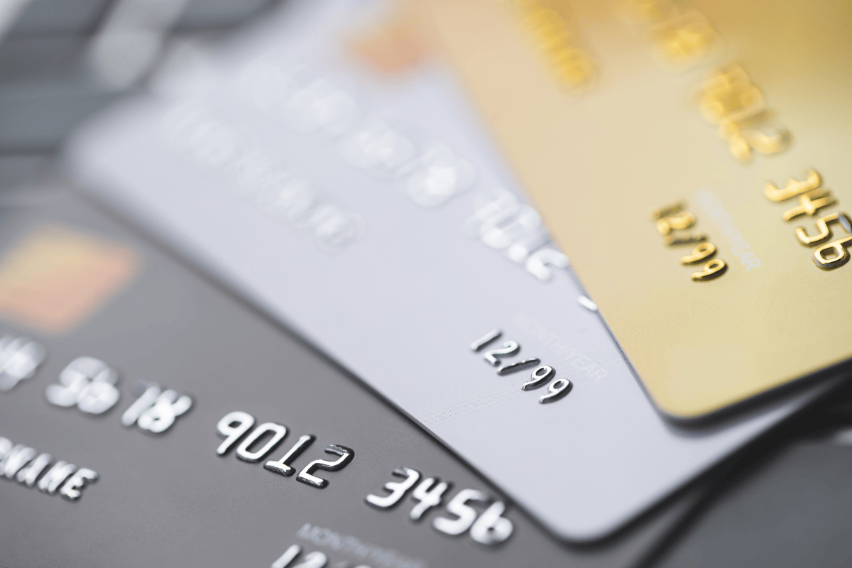 Làm thẻ visa có tốn phí không