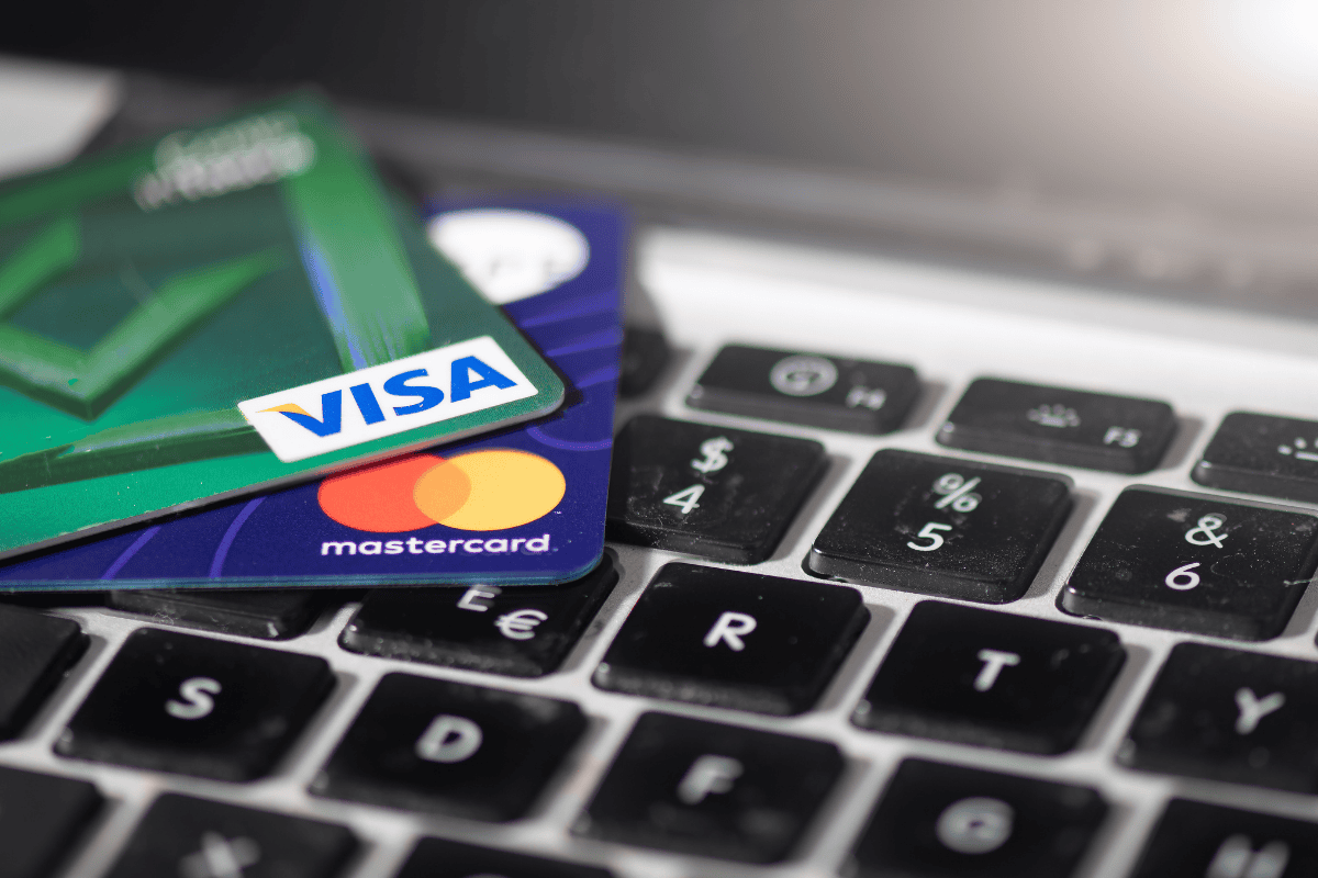 Thẻ visa có rút tiền được không